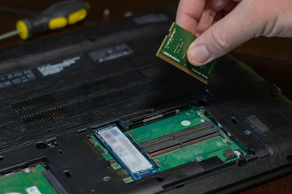 Aumento-de-memoria-en-computadores